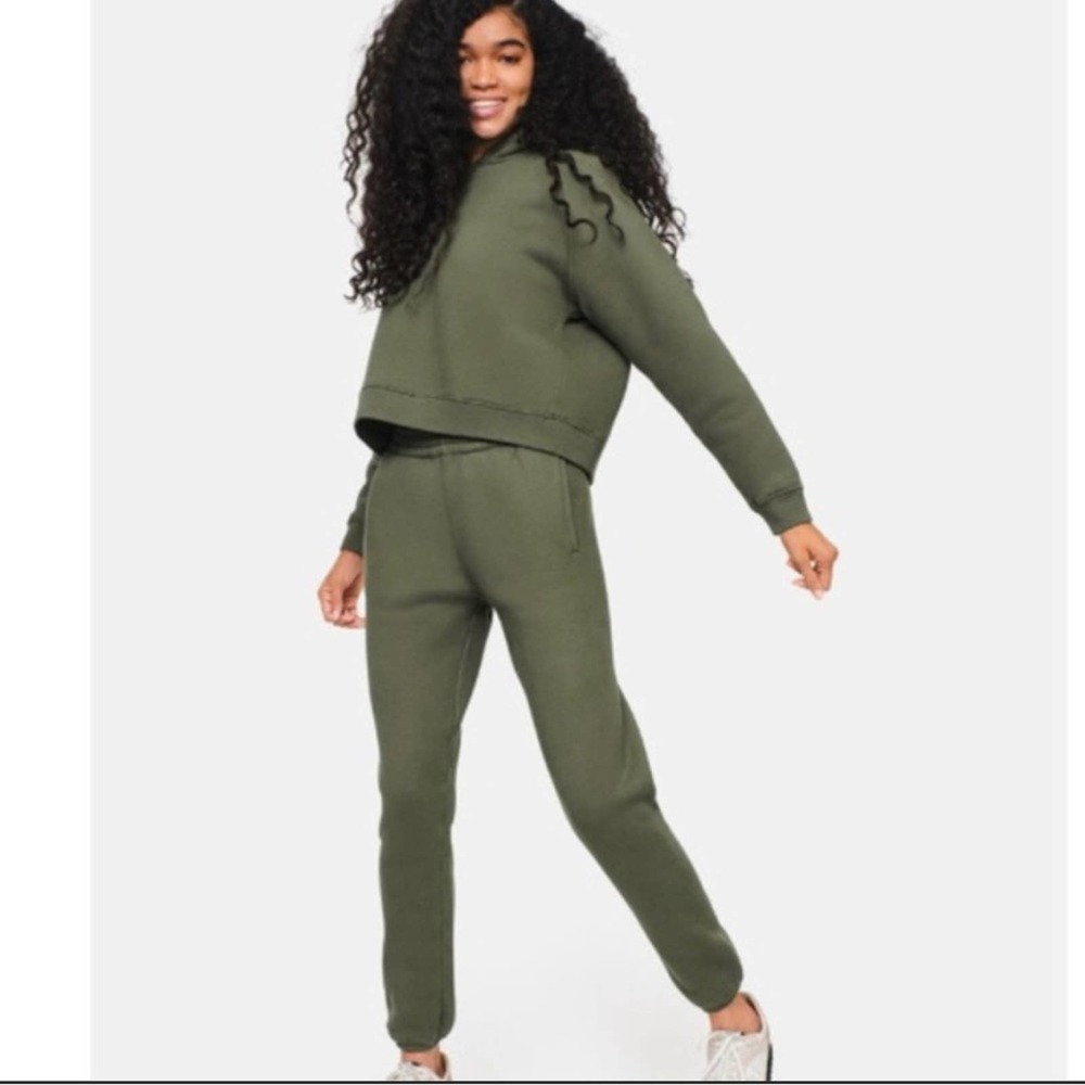 Outdoor Voices Nimbus Set in Vine Top Large & Pants Medium